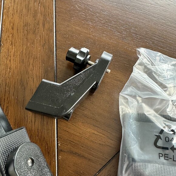 Hands Free Shoulder Pad - Picture 3 of 9